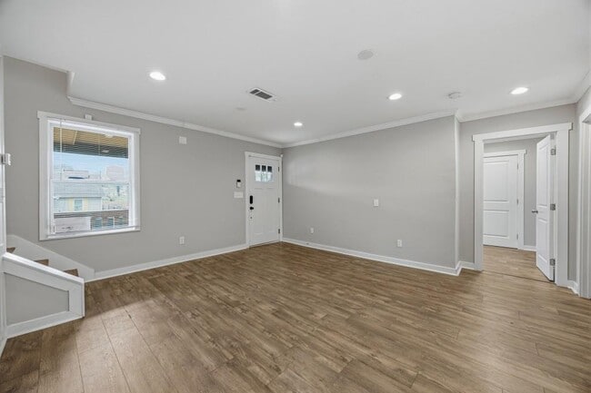 Building Photo - 2455 Lynn Iris Dr