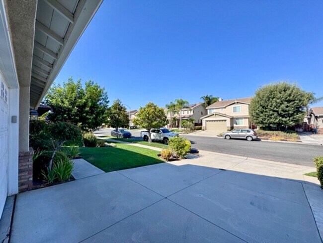 Building Photo - Oversized 5 bedroom Copper Canyon Murrieta...