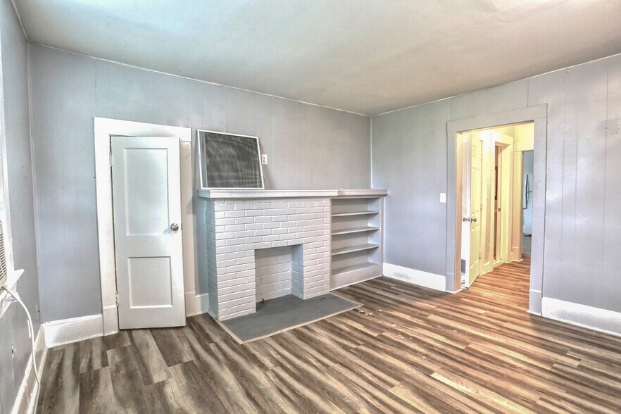 Building Photo - 608 N Anglin St