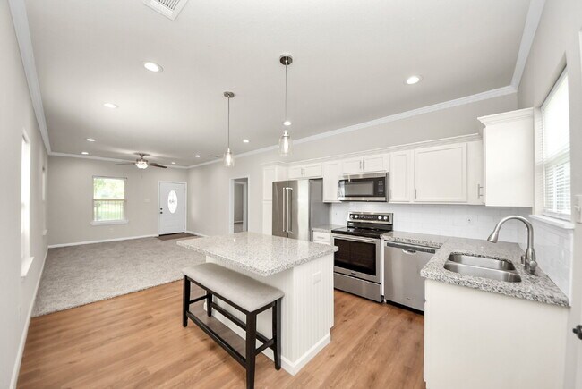 Building Photo - Renovated Houston Gem Near Downtown & the Medical Center