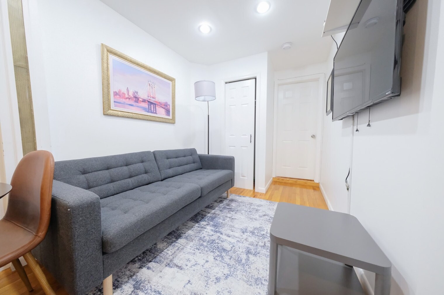 Building Photo - 305 E 104th St