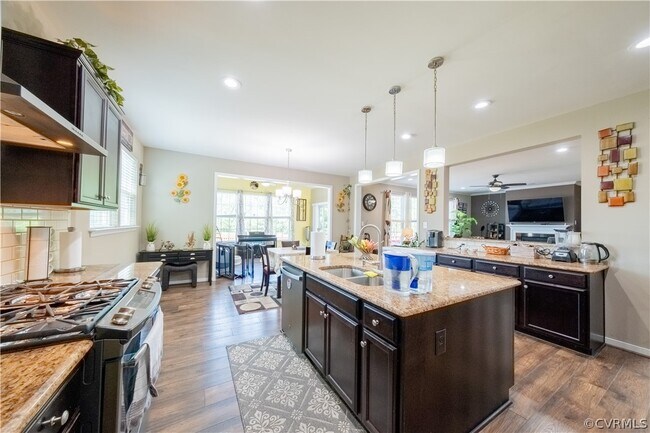 Building Photo - 9535 Thornecrest Dr