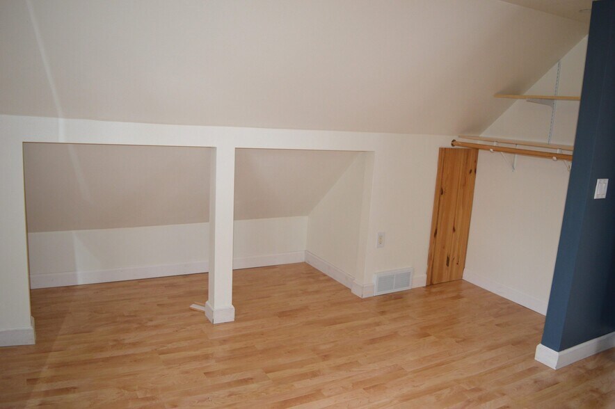 Building Photo - 209 N Ingersoll St