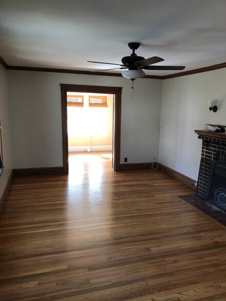 Livingroom - 75 Bradford Rd