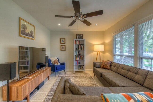 Building Photo - 7608 Delafield Ln