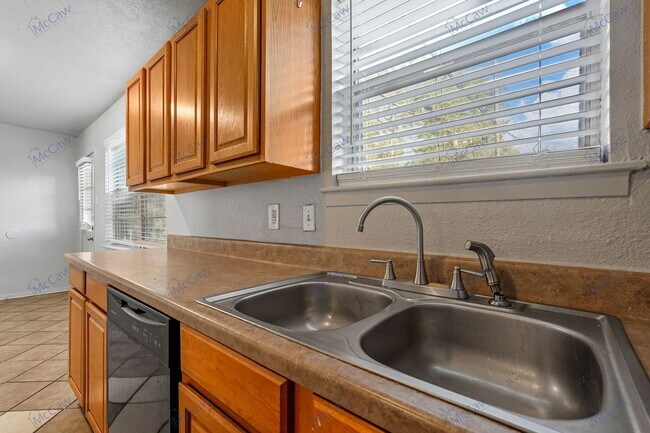 Building Photo - 3204 Caribbean Dr