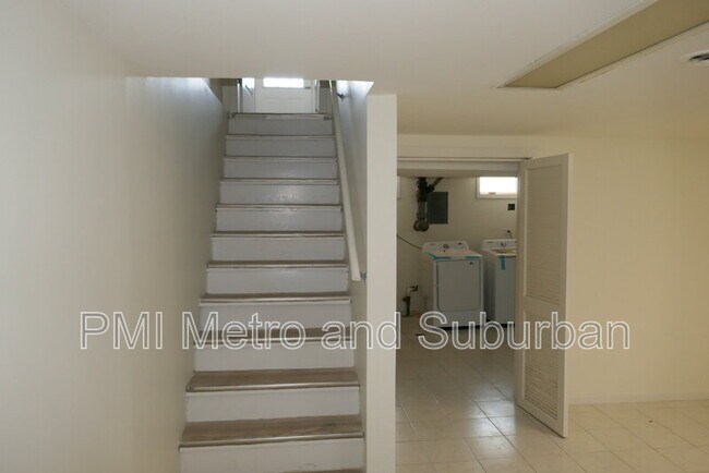 Building Photo - 5 E Judith Ann Dr