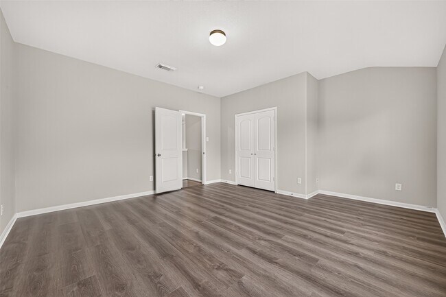 Building Photo - 2110 Castle Gardens Ln