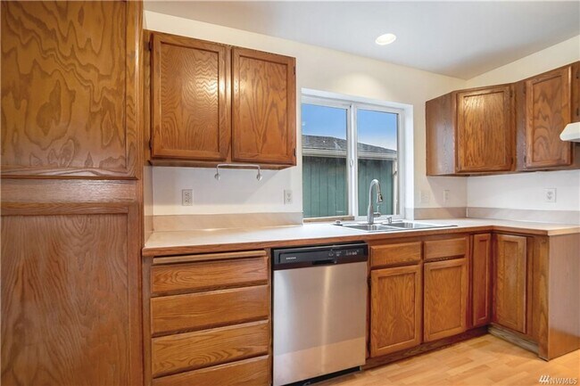 Building Photo - 3bd/2.5ba House in Tacoma