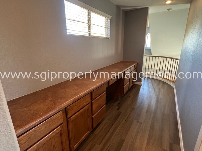 Building Photo - 5313 E Hilton Ave