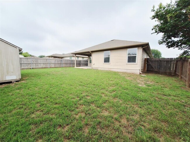 Building Photo - 325 Comal Run