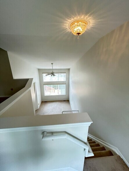 Building Photo - 41861 Yeats Dr