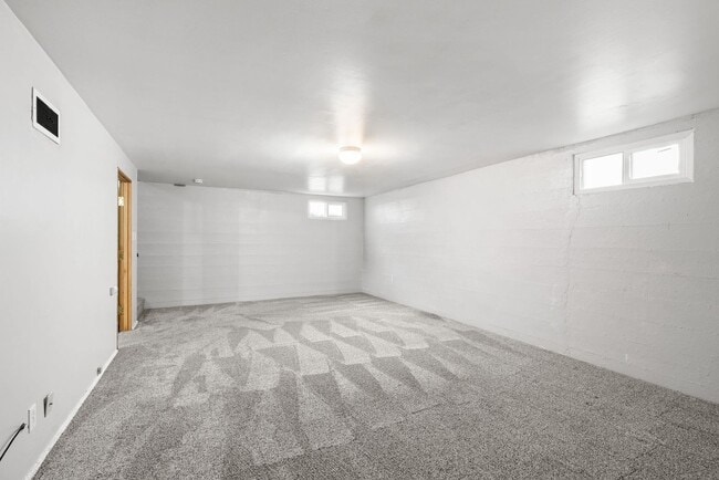 Building Photo - Beautiful South Perry Home