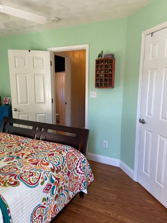 Building Photo - 3BD/2.5BA Home in Chicks Beach with Garage...