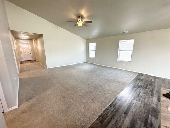 Building Photo - $500.00 MOVE IN CREDIT! Stunning Modern Home in Desirable Star, Idaho