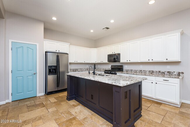 Building Photo - 3320 S Nash Way