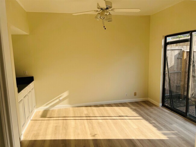 Building Photo - 2668 Bering Dr