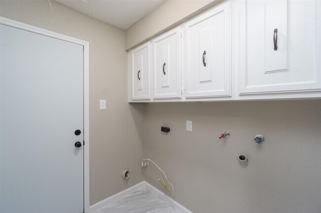 Building Photo - 16450 Parksley Dr