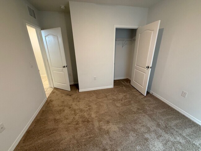Building Photo - 4/2 Groveland Home