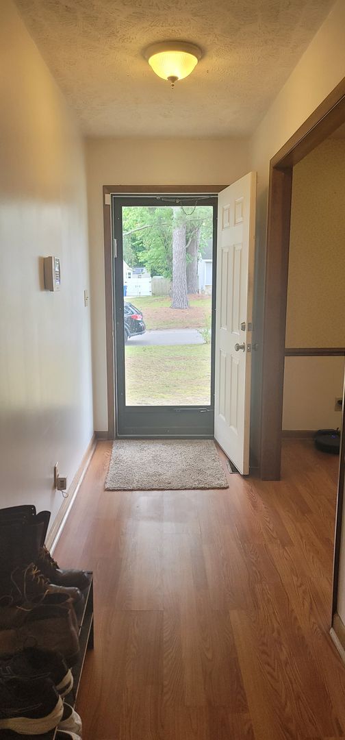 Building Photo - 3 Bedroom, 2 Bath Ranch Home Minutes from Shopping, Eateries, and Restuarants!