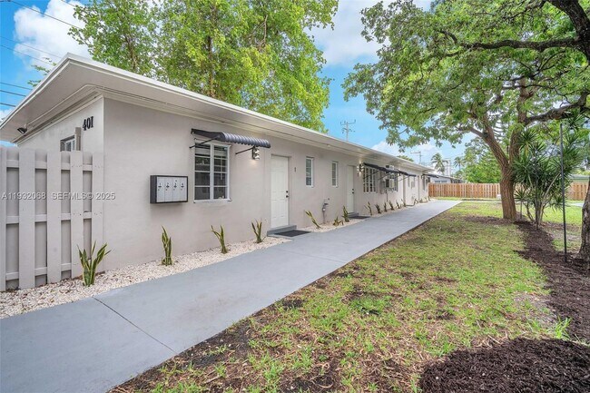 Building Photo - 401 SE 14th Ct