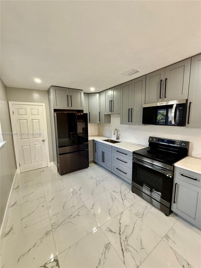 Building Photo - 6792 Miramar Pkwy