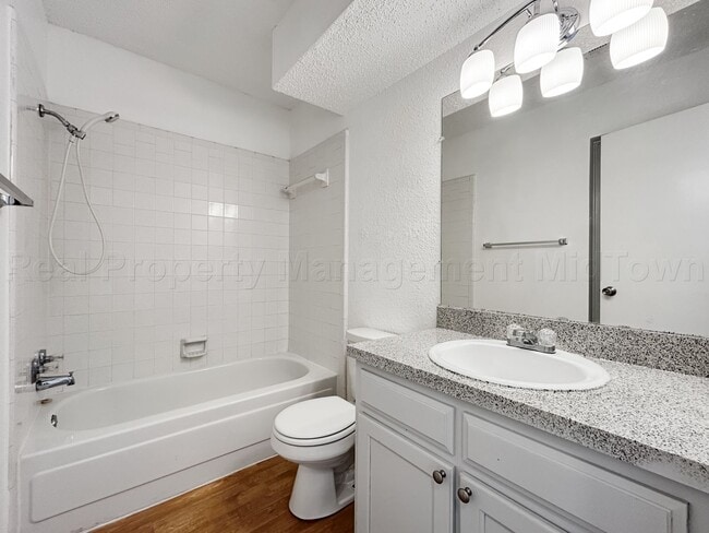 Building Photo - 536 Guerin Dr