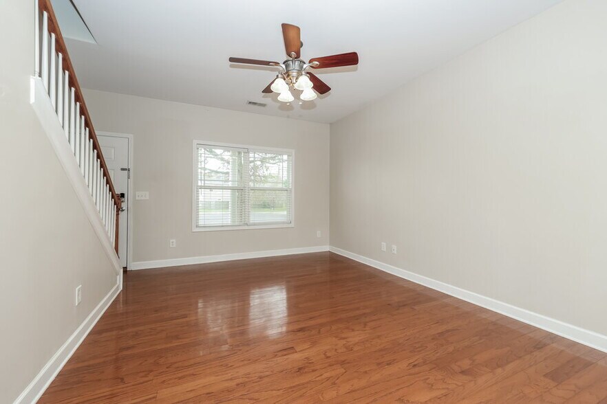 Building Photo - 8002 Starling Ct