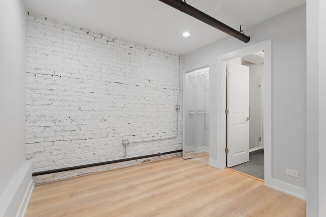 Building Photo - 1245 W Morse Ave