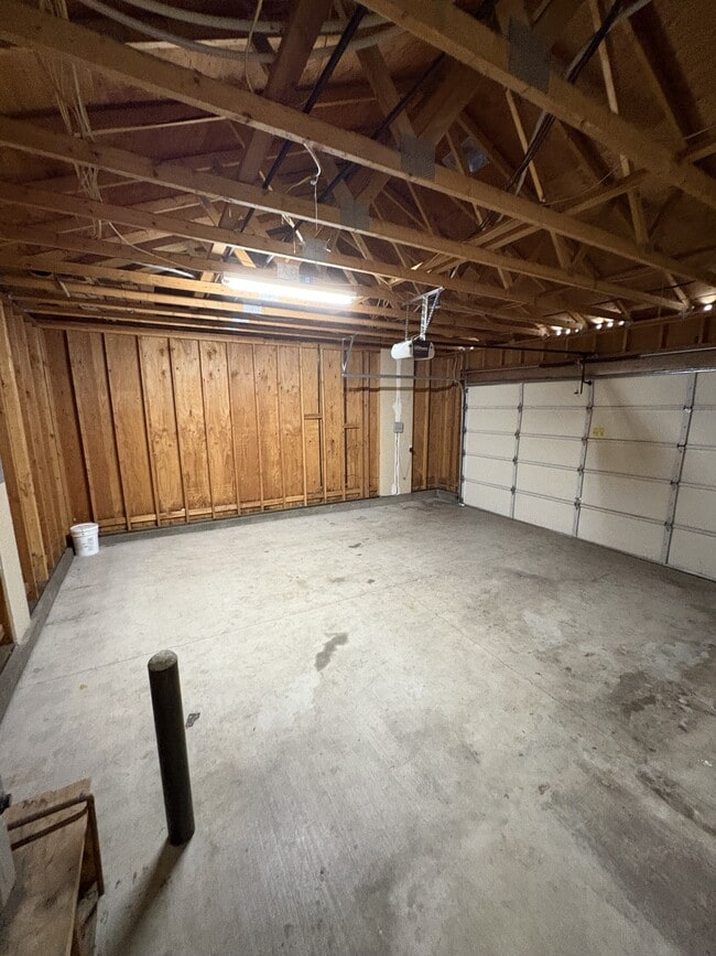 Building Photo - 936 Delport Ave
