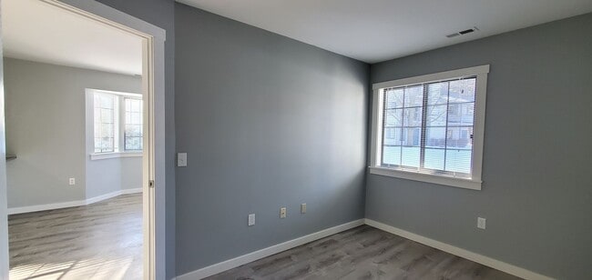 Building Photo - Beautifully Upgraded 1-Bedroom Condo in Do...