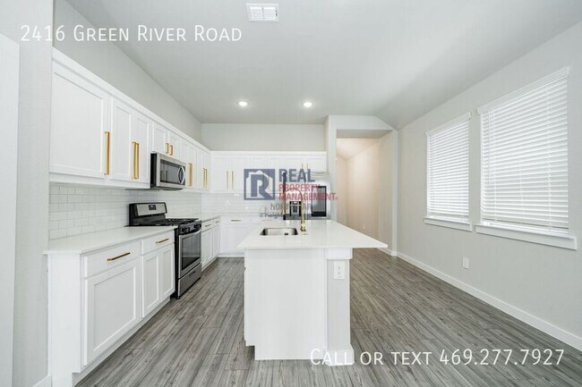 Building Photo - 2416 Green River Rd