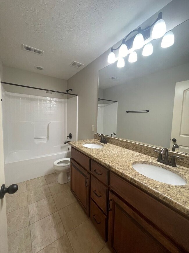 Building Photo - Home For Rent Papillion