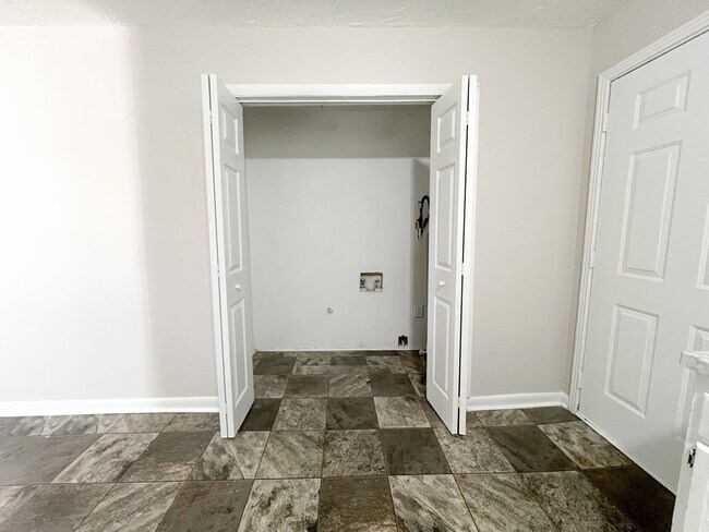 Building Photo - Single-Family Home Downtown--No Breed Restrictions!