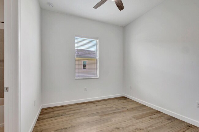 Building Photo - 1104 SE Crosswood Wy