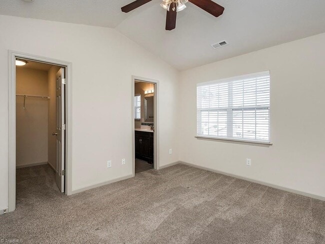 Building Photo - Immaculate Maintenance Free 3 bedroom/2.5 bath Townhouse in Rachel's Keep community off West Wend...