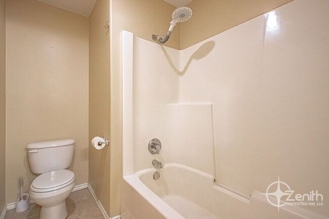 Building Photo - 516 NE 199th St