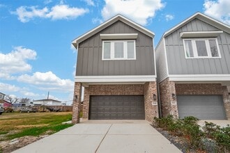 Building Photo - 1504 Hussion St