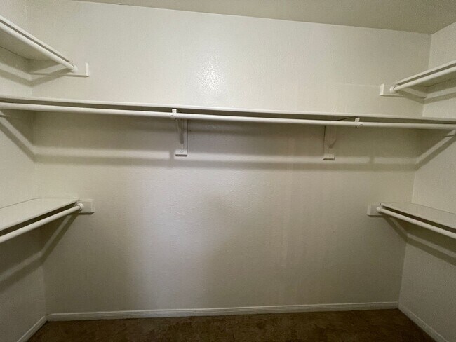 Building Photo - 2306 Moonstone Dr