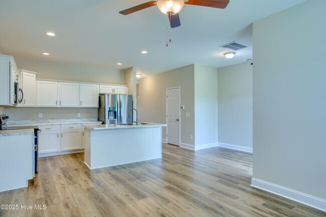 Building Photo - 329 S Stingray Ln