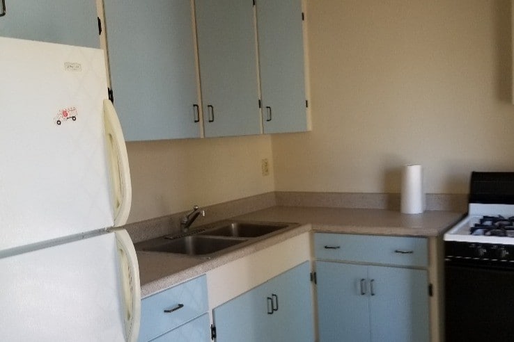 Kitchen - 1537 Schiller St