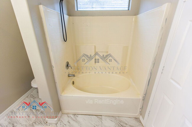 Building Photo - 6714 E Flynn Ave