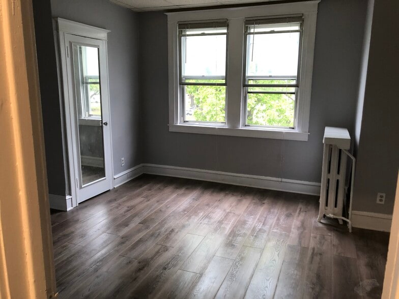 Front bedroom - 4031 Roosevelt Blvd