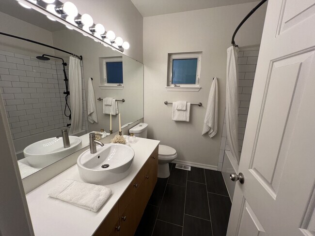 Building Photo - 1561 Cherrylane Ave S