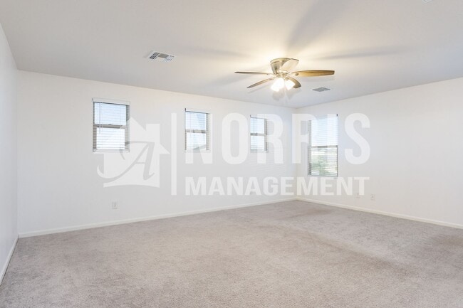 Building Photo - Beautiful Large Home Very Close to Freeway