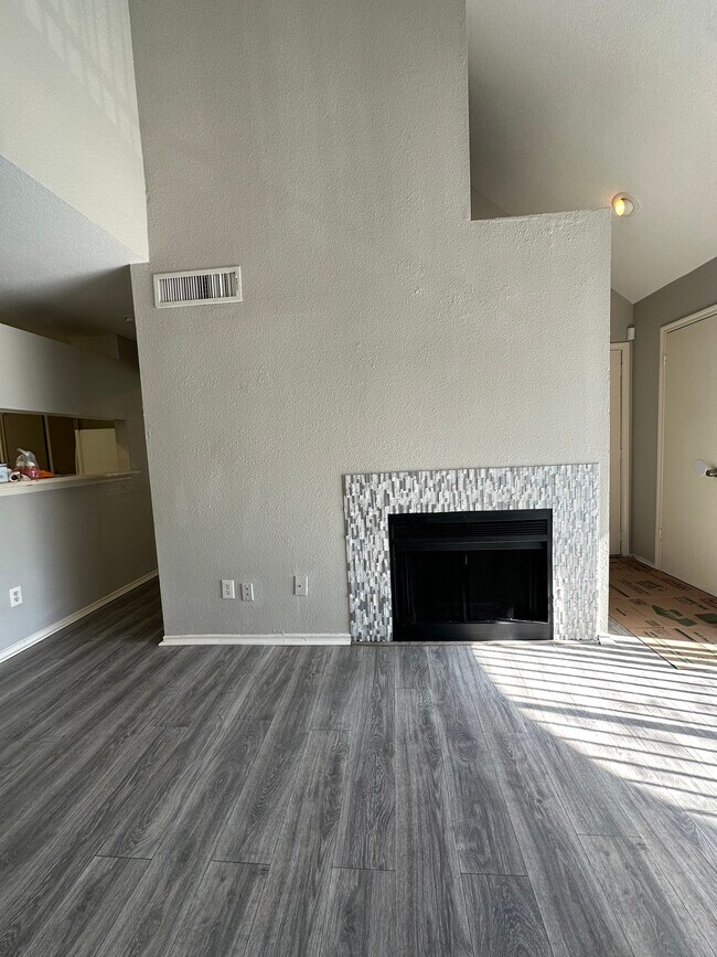 Building Photo - 14550 Fonmeadow Dr