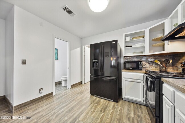 Building Photo - 512 10th Pl S