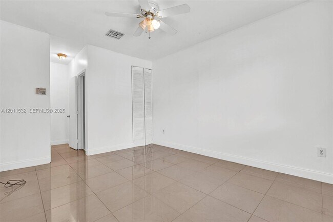 Building Photo - 437 Swan Ave