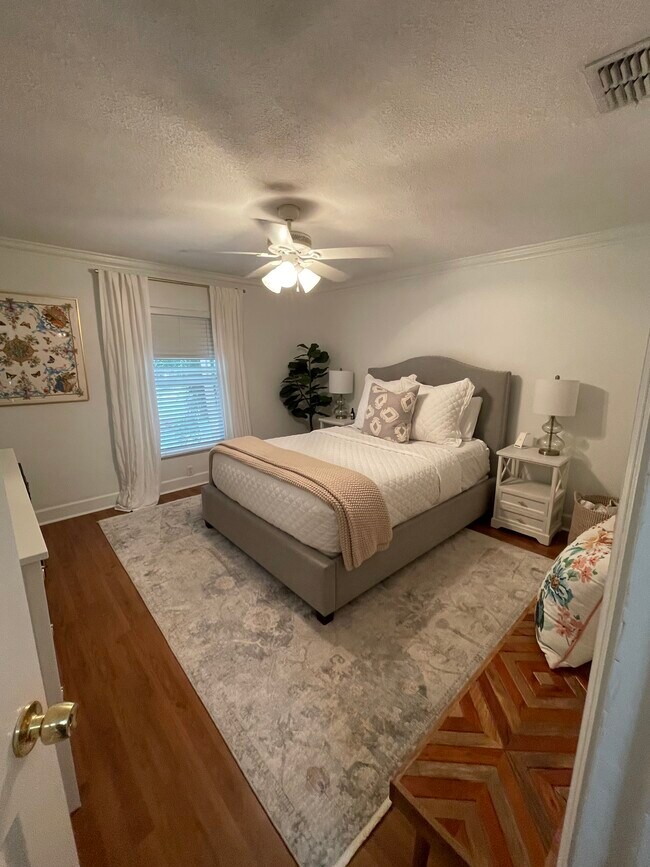 Building Photo - 106 S Habana Ave