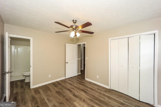 Building Photo - 5348 The Savoy